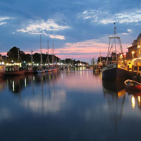 Ferienwohnung Vormann Jantzen, direkt am Leuchtturm Rostock Exterior foto