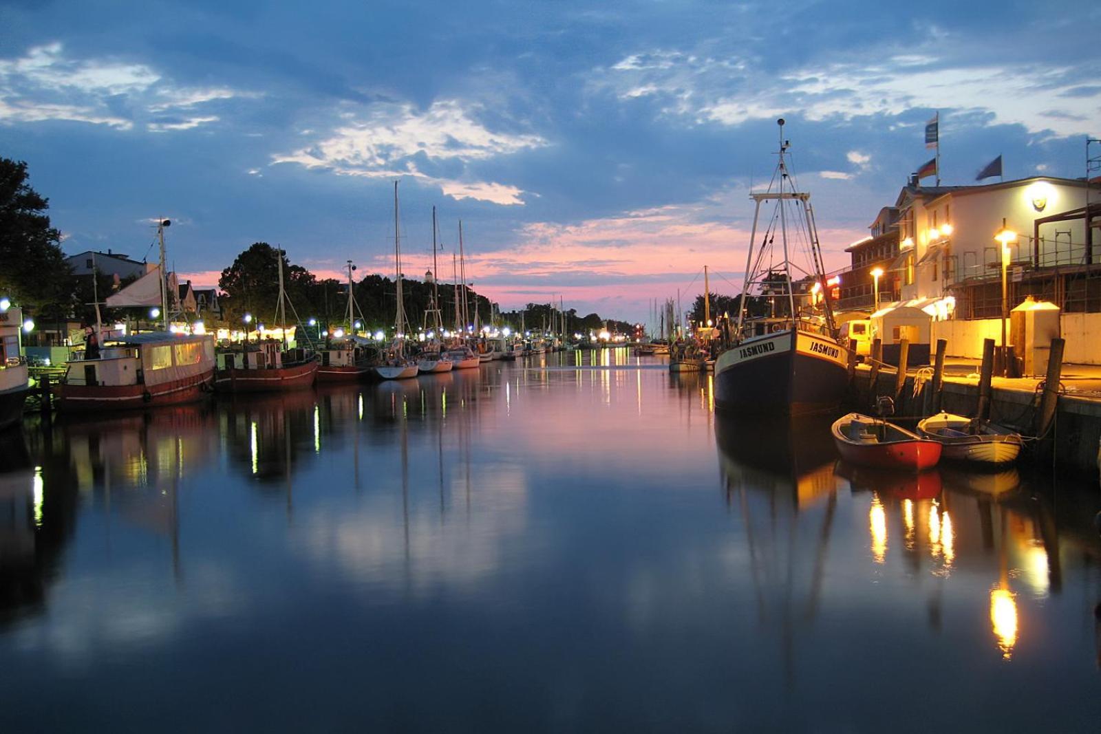 Ferienwohnung Vormann Jantzen, direkt am Leuchtturm Rostock Exterior foto